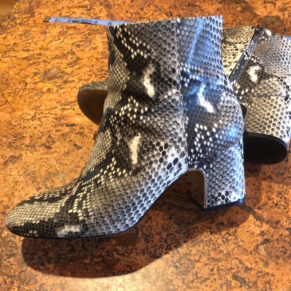 Essex Lane snake 🐍 print boot size 9